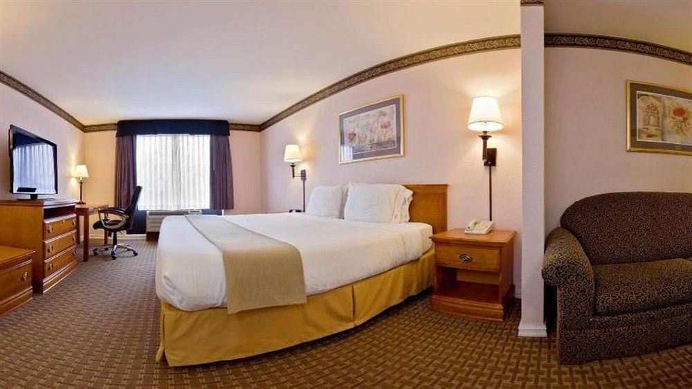 Holiday Inn Express North Tyler Extérieur photo